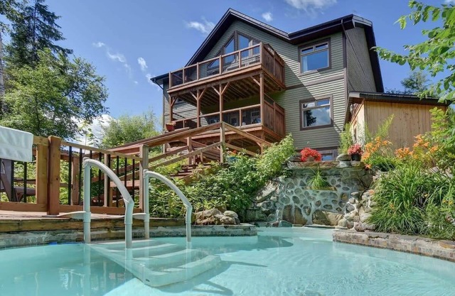 Waterfront private Beach 2 hot tubs Pool Sauna 21p.