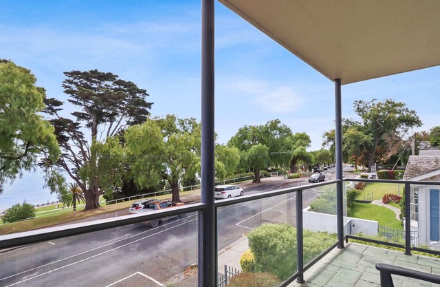 Waterfront Recharge I Central Geelong location