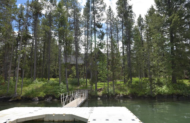 Waterfront Redtail Retreat Lodge in Silverhawk Subdivision, Island Park Idaho