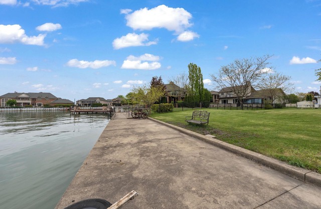 Waterfront Retreat: 6BR Home, BBQ, Sleeps 10