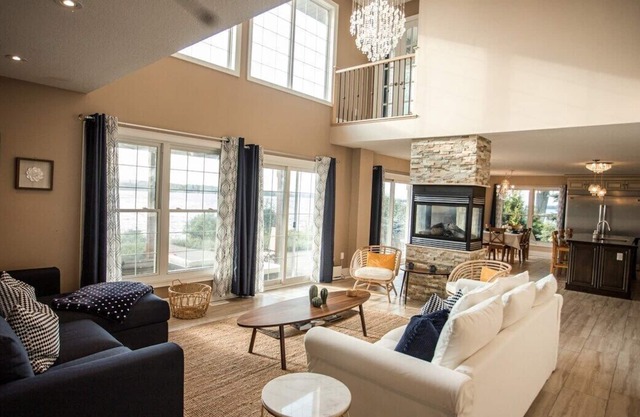 Waterfront Retreat: A Private Oasis- Firepit & BBQ