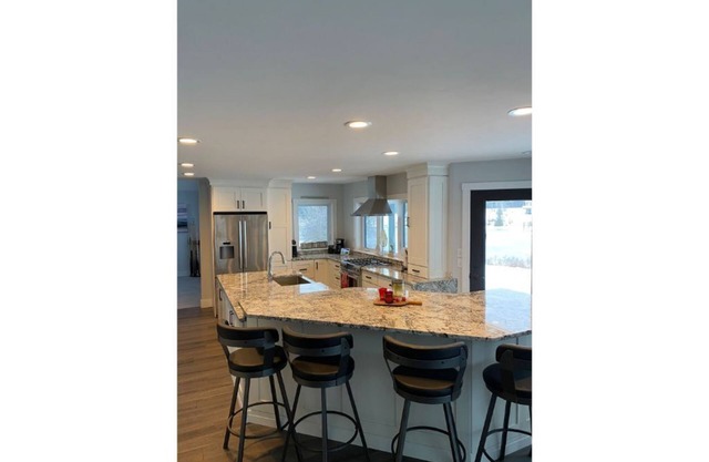 Waterfront retreat-Dock. Kayaks. Beach. Arcade. Private.