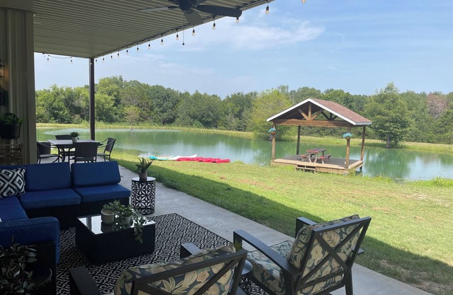 Waterfront Retreat -- plenty of privacy