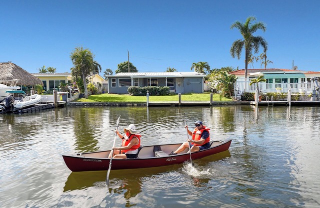 Waterfront Retreat Near FLL /Hollywood/Dania - 2BR w/ BBQ, Kayaks & Beach Access