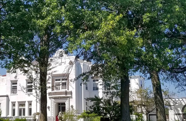 Frente al Casa histórica finca para retiros y reuniones familiares