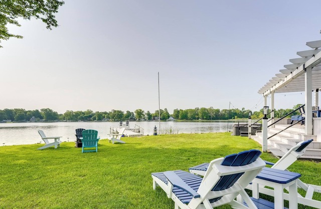 Waterfront Retreat, 10 Mi to Dtwn Shipshewana