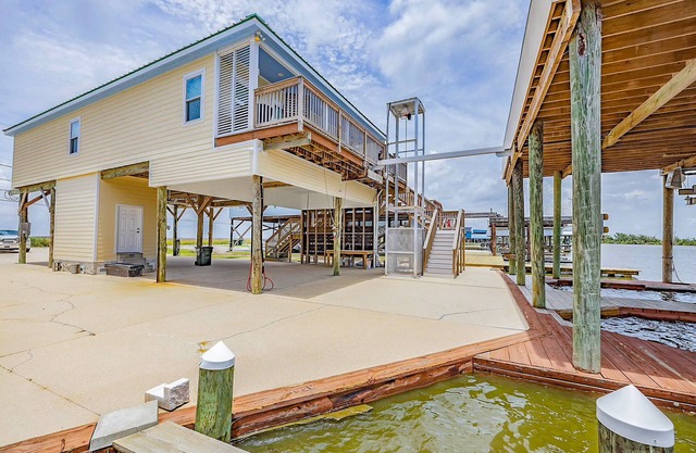 Waterfront Retreat w/ Dock, Deck, & Ice Machine – Fish & Relax!