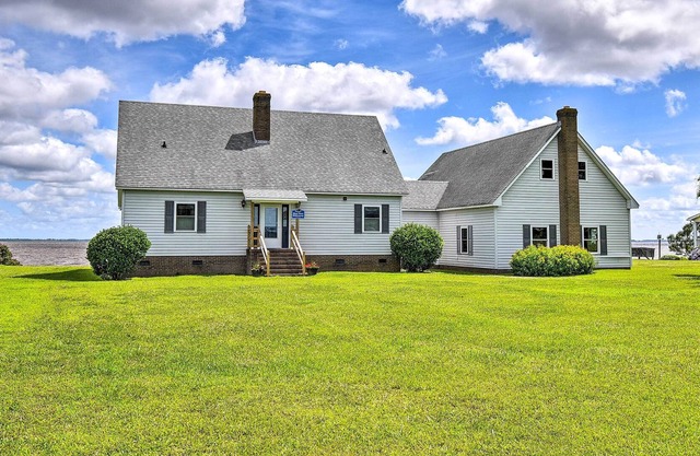 Waterfront Retreat w/ Panoramic Sound Views!