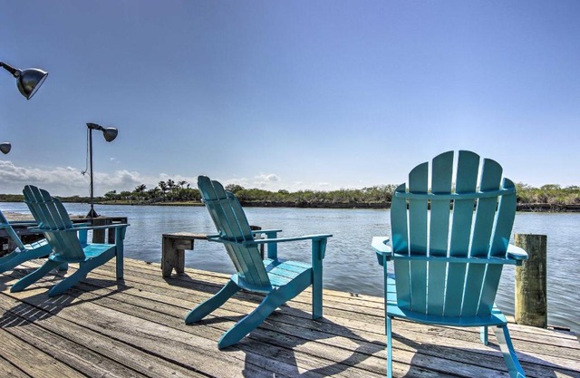 Waterfront Rio Hondo Studio with Shared Grill and Dock