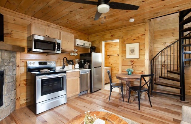 Waterfront/Roaring Fork/Walk2DwTwn Gatlinburg