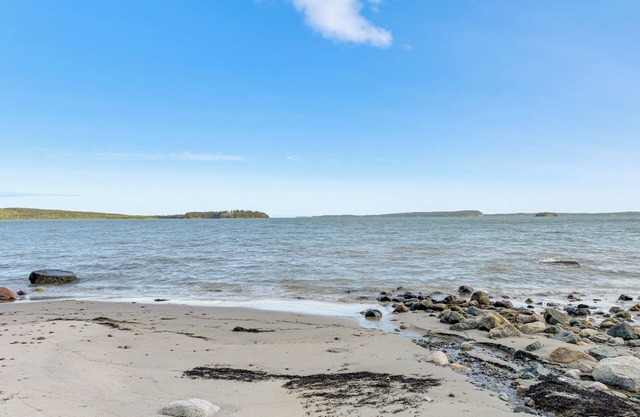 Waterfront Roque Bluffs Hideaway w/ Private Beach