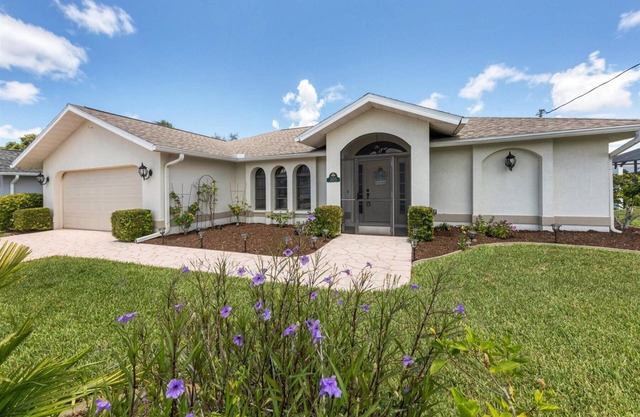 Waterfront Rotonda pool home - 305 Rotonda Circle