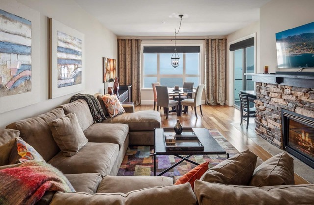Waterfront Seasons at Sandpoint Condo: Spa, Heated Pool, Boat Slip