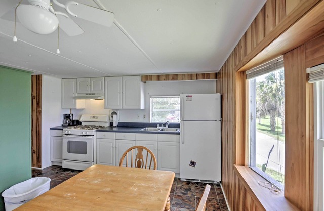 Waterfront Silver Springs Home en Mill Dam Lake!