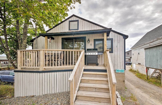 ¡NUEVO! Renovado Southwest Harbor Cottage en un muelle!