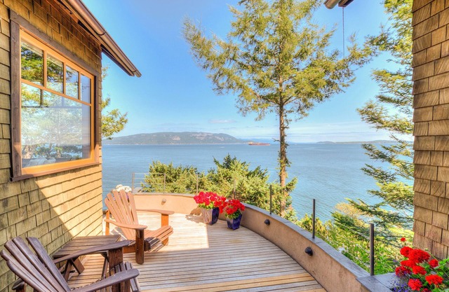 Waterfront **Spectacular Million Dollar Views** Seacliff Cottage