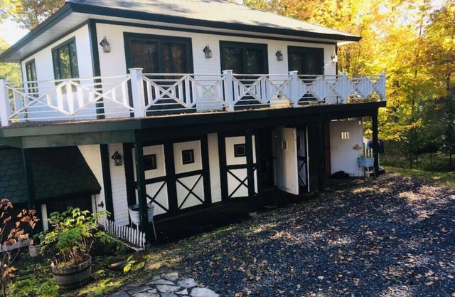 Waterfront Splendor in the Woods.