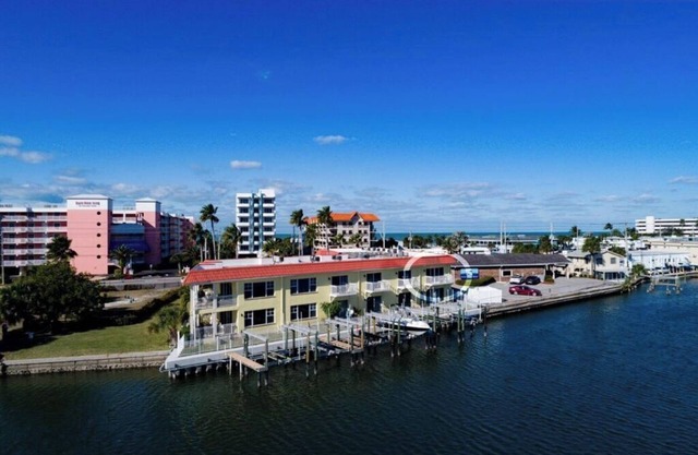 1/1 Intercoastal Waterfront Condo Just Steps to the BEACH!