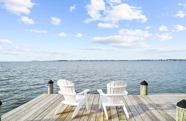 Waterfront Sunset Bayview: sleeps 6