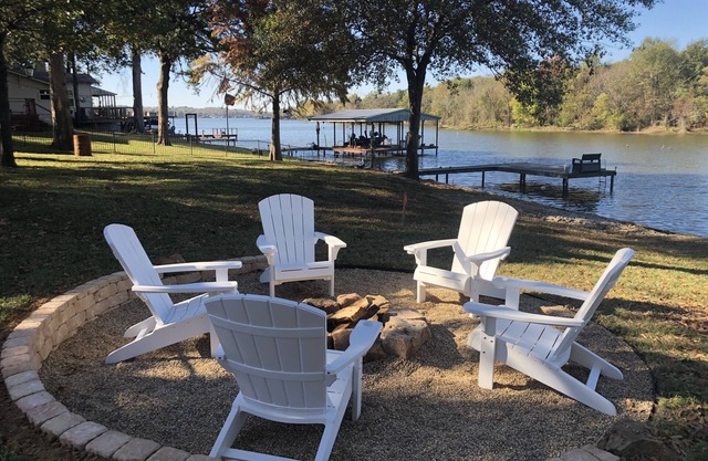Waterfront / Swim / Kayak / Shop / Golf / Relax