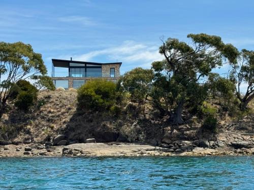 Waterfront 'Tupelo' with Sauna on Primrose Point