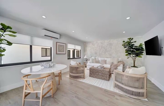 Waterfront Unit #2 20 Min Walk to Beach, Shops and Restaurants