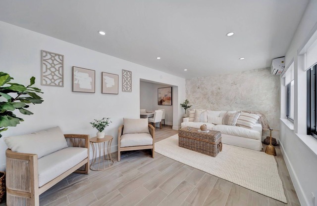 Waterfront Unit #3 20 Min Walk to Beach Shops and Restaurants