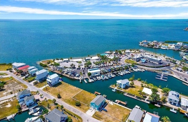 Waterfront Vacation Home with Gulf view- Boaters Paradise