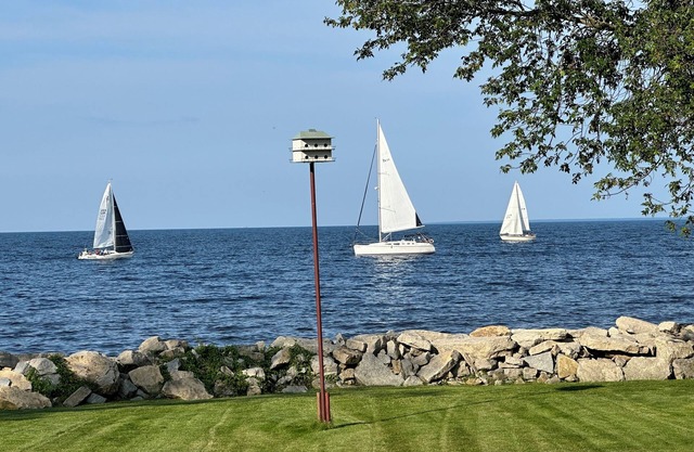 Waterfront Retreat on Lake Michigan - Available Dates for late Summer & Fall