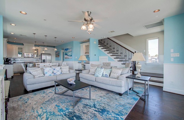 Waterfront W/ Community Pool & 5 Min to Beach!