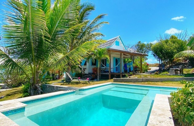 WATERFRONT W/POOL, TAMARIND TREE