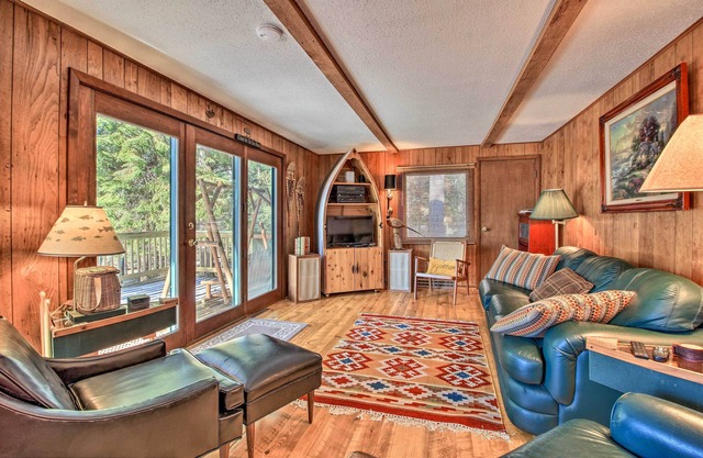 ¡NUEVO! Pet Upper Whitefish Lake Home w / Dock