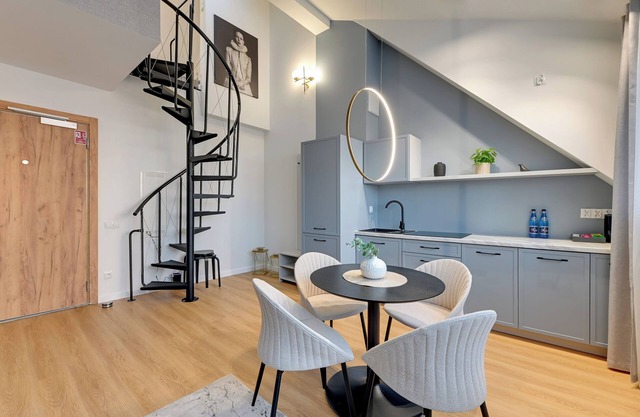 Waterlane Vintage Fitness & Gym by Downtown Apartments