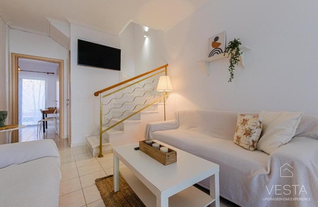 Waterlily 3-bedroom Maisonette, 75m to sandy beach