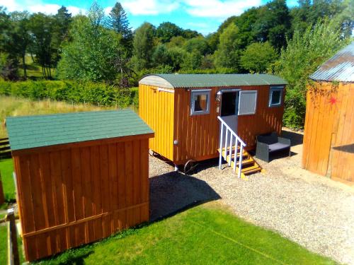 Waterloo Farm Shepherds Hut Glamping with Sun Lounge