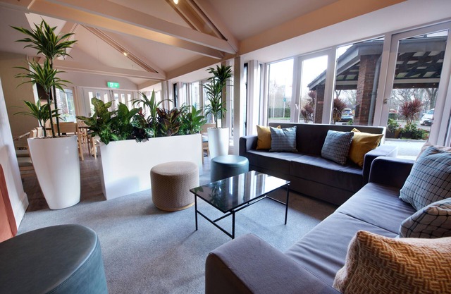 Waterloo Hub Hotel & Suites