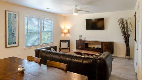 Watermen's Cabana 2B - 2-bedroom, 1-bathroom apartment - Walk to beach and access to REAL Watersports