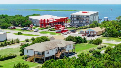 Watermen's Cabana 3A - 3-bedroom, 2-bathroom apartment - Walk to beach and access to REAL Watersports