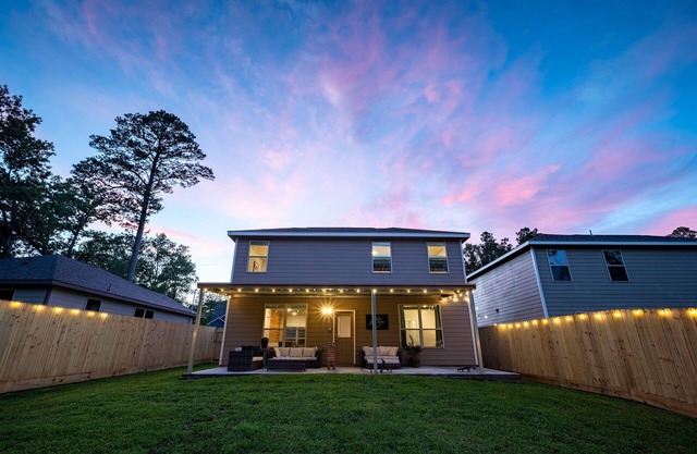 Waterpoint LakeConroe/Food + Wedding Venues LRG Yard/Covered Patio + Game Garage