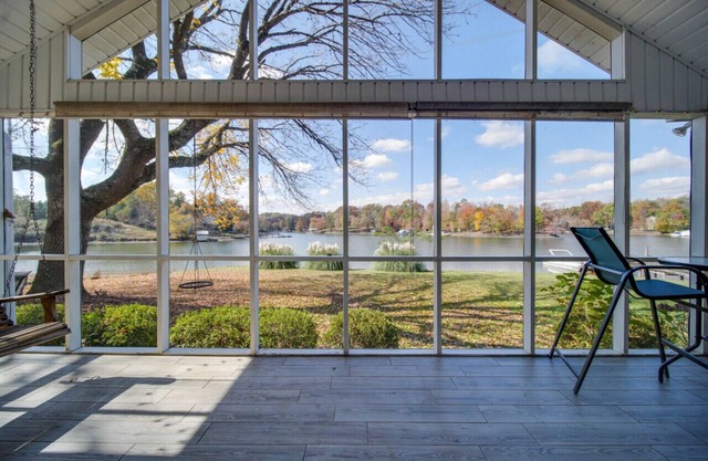 Water’s Edge Cottage | 3-BR Lake Wylie Stay | Boat Rental