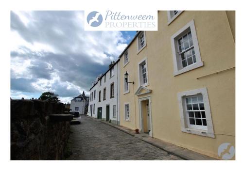 Watersedge Apartment- cosy home by the sea