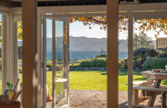 Waterside Bliss - Taupo Holiday Home
