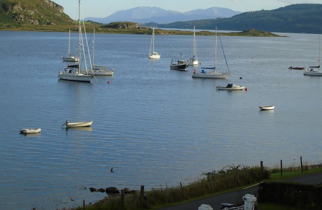 Casa junto al agua con amarre Vistas gloriosas sobre Kyles of Bute duerme 8