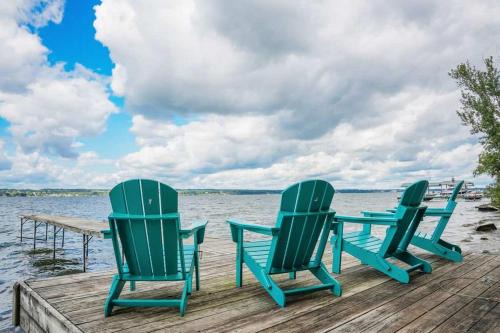 Waterside Leisure Lakefront Hot Tub & Game Room