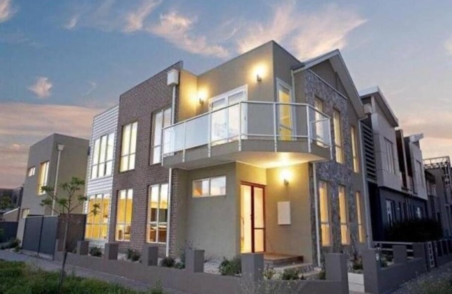 Waterside Place - Stunning 4BR Family Home in Edgewater