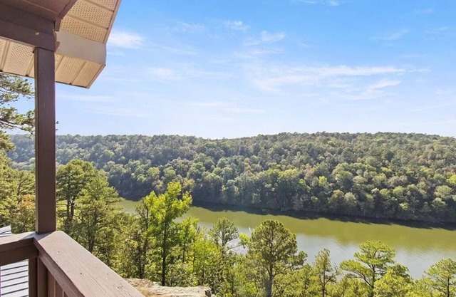 *MAY SPECIAL* Waterview 3 bedroom/2.5 bath house on Piney Narrows. Pet-friendly