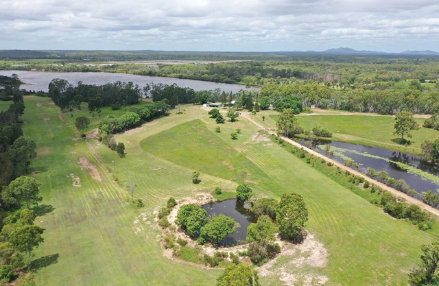 WaterviewCottage river front accommodation 1086 coast road Baffle Creek