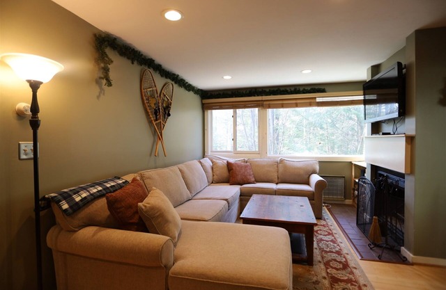 Waterville Valley Vacation Condo close to Town Square (SB15V)
