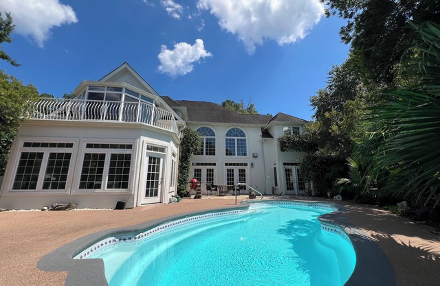 Waterway Oasis w/ 4 bedrooms, gourmet kitchen, pool table, dock and private pool