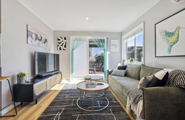 Wattlebird Cottage Chic Comfort near Mount Taylor